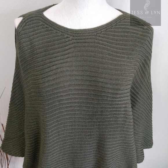 🆕 JAMESYN- Olive Oversized Boyfriend Knit Sweater w/Open Arm Detail - Picture 4 of 16